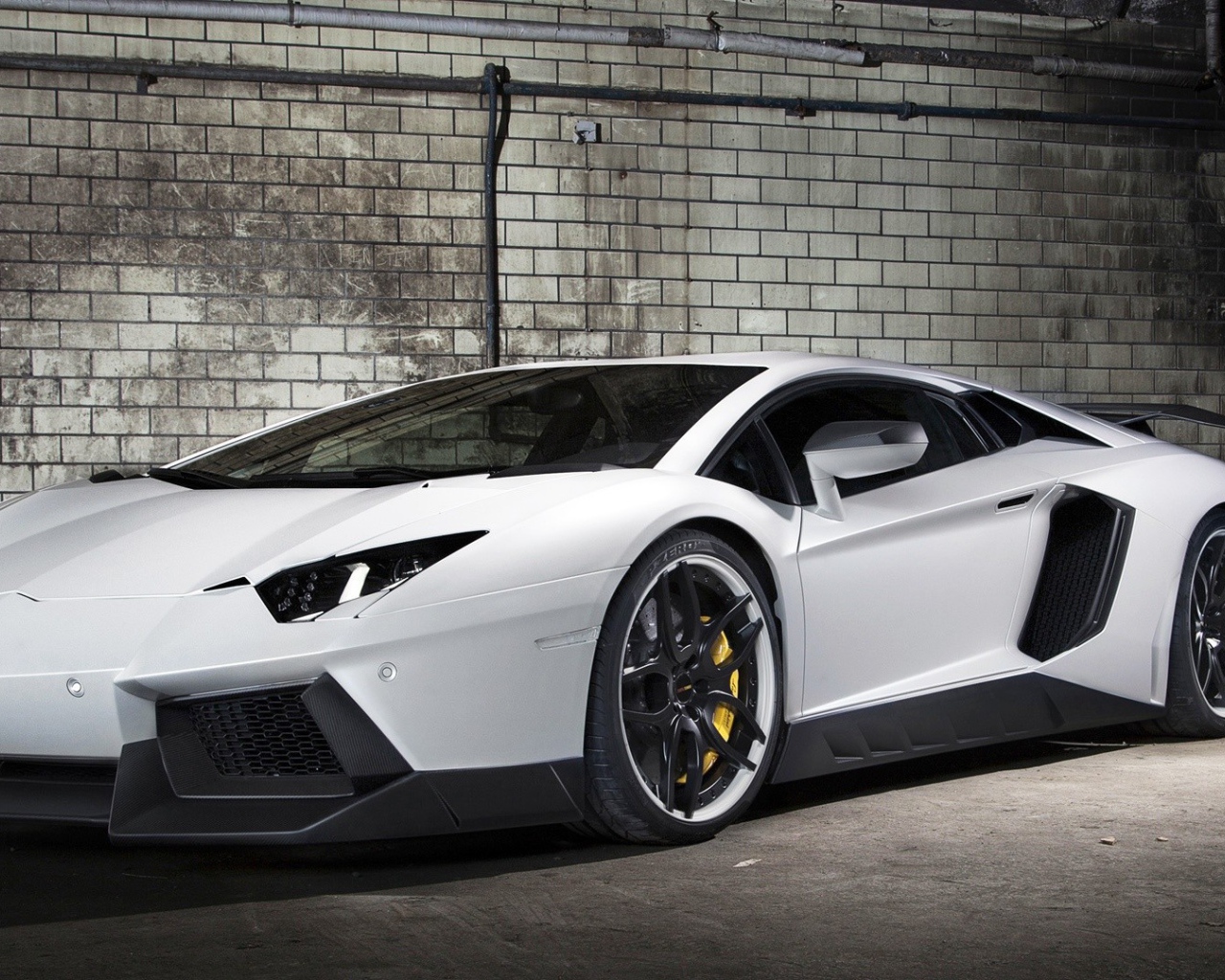 Белый Lamborghini Reventon