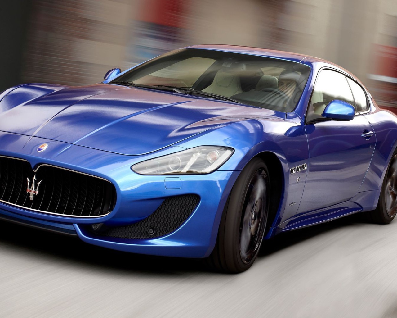 Быстрый автомобиль Maserati