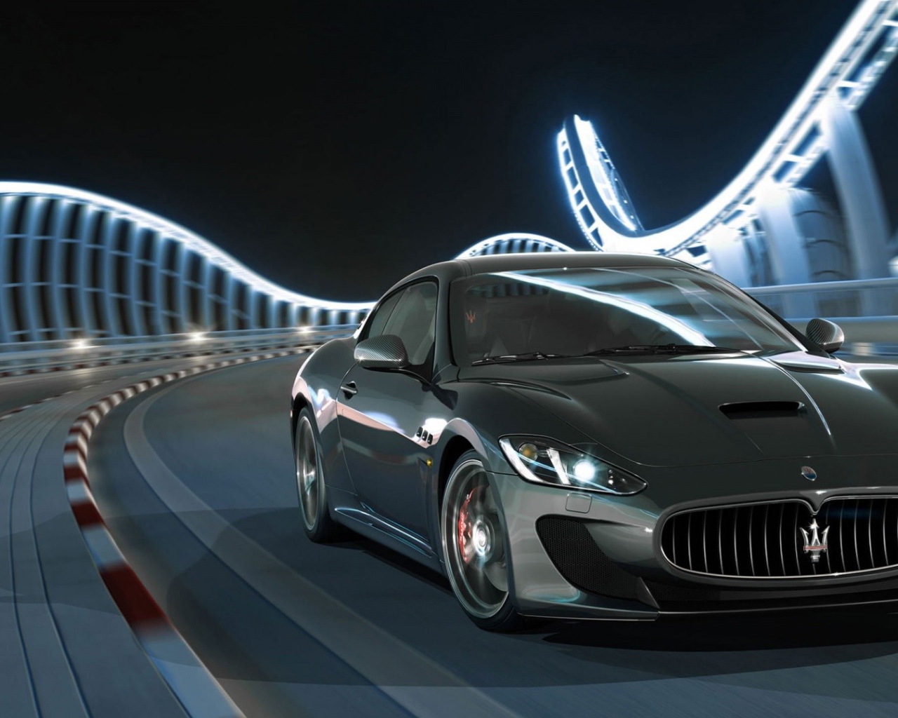 Серый Maserati на мосту