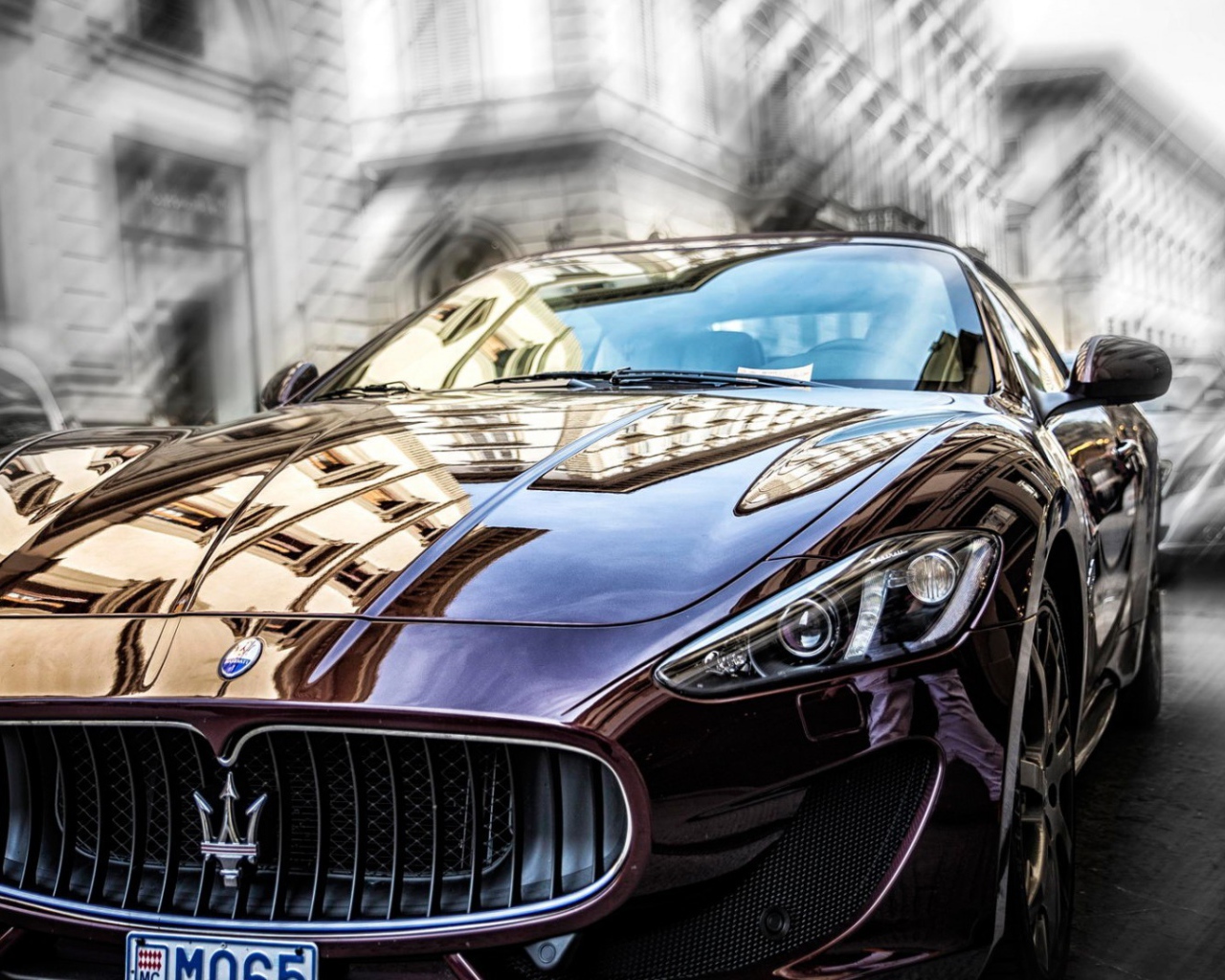 Роскошный и дорогой автомобиль Maserati