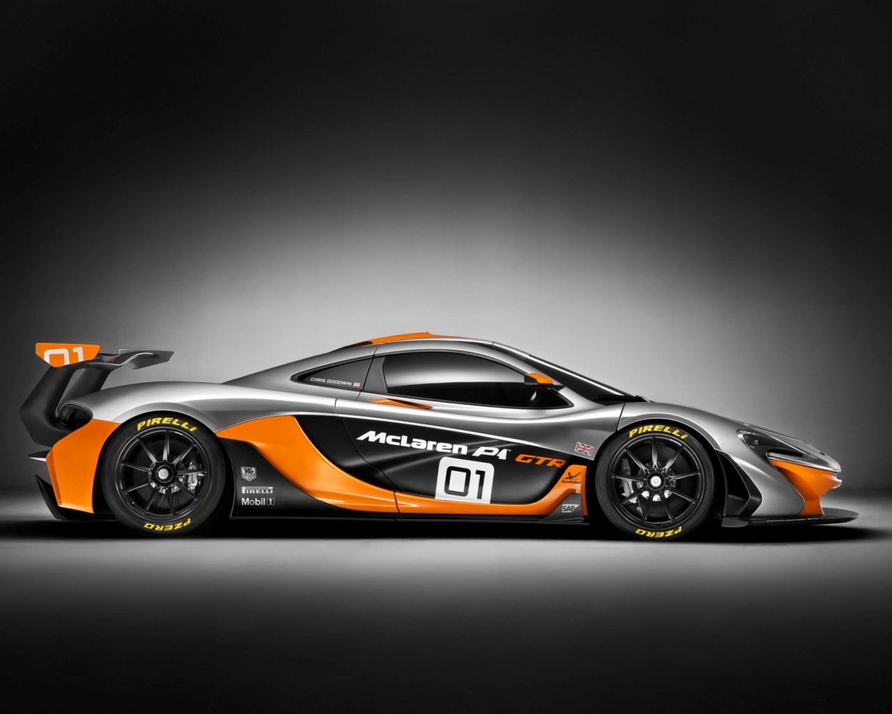 Черно оранжевый окрас спортивного McLaren P1
