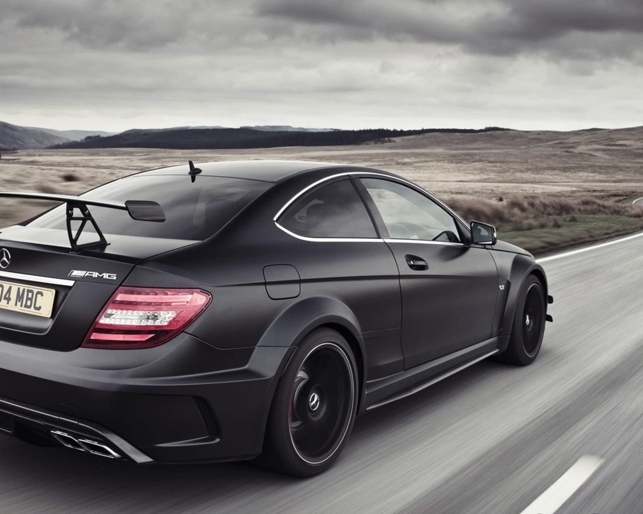 Черный Мерседес со спойлером