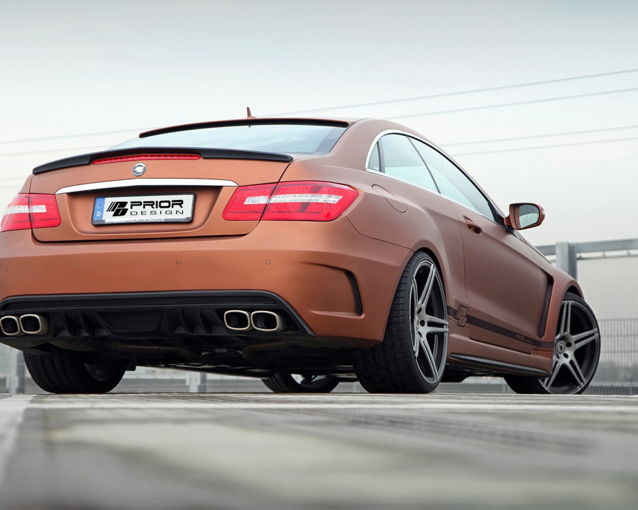 Коричневый Mercedes-Benz E-Class Coupe PD850 Black Edition