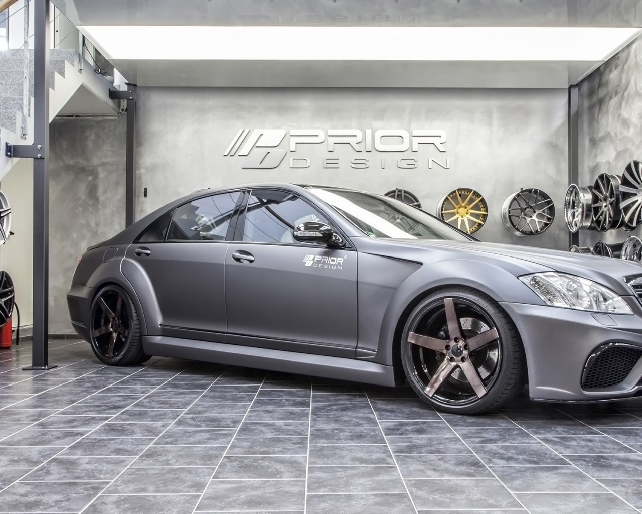 Серый Mercedes-Benz S Class