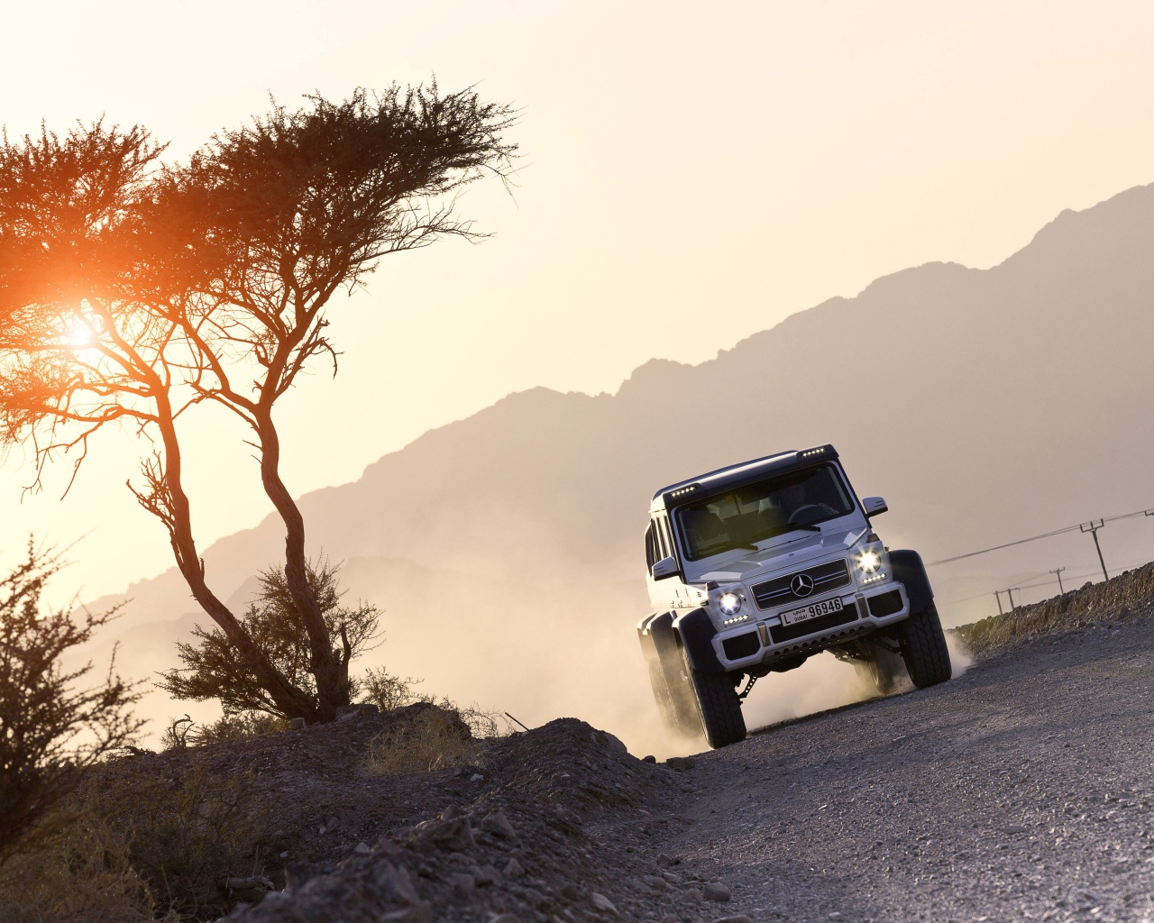 Мерседес Gelenvagen в пустыне