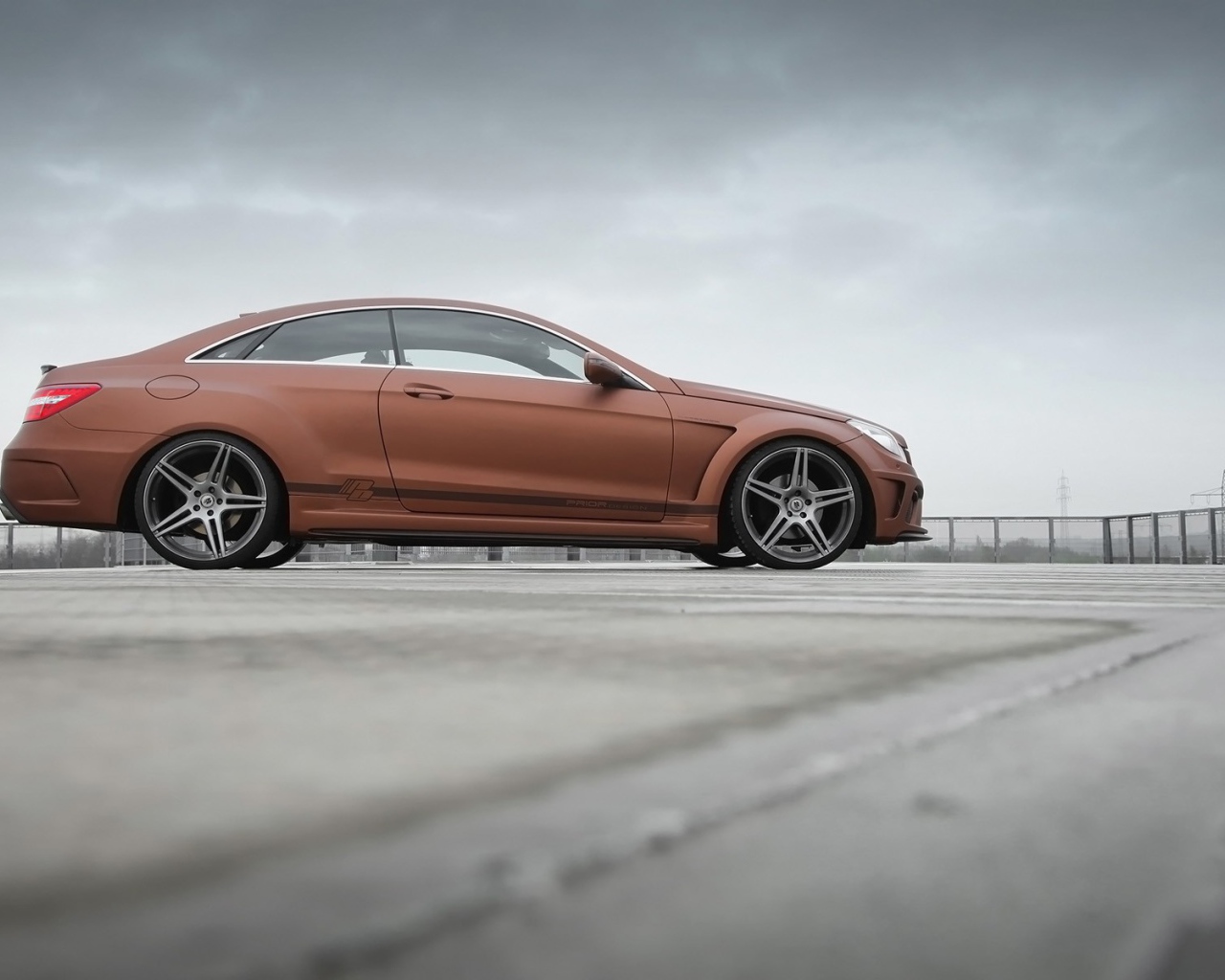 Современный Mercedes-Benz E-Class Coupe PD850 Black Edition