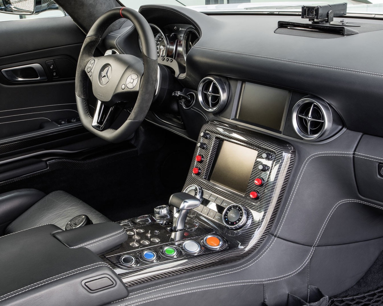 Салон автомобиля Mercedes SLS