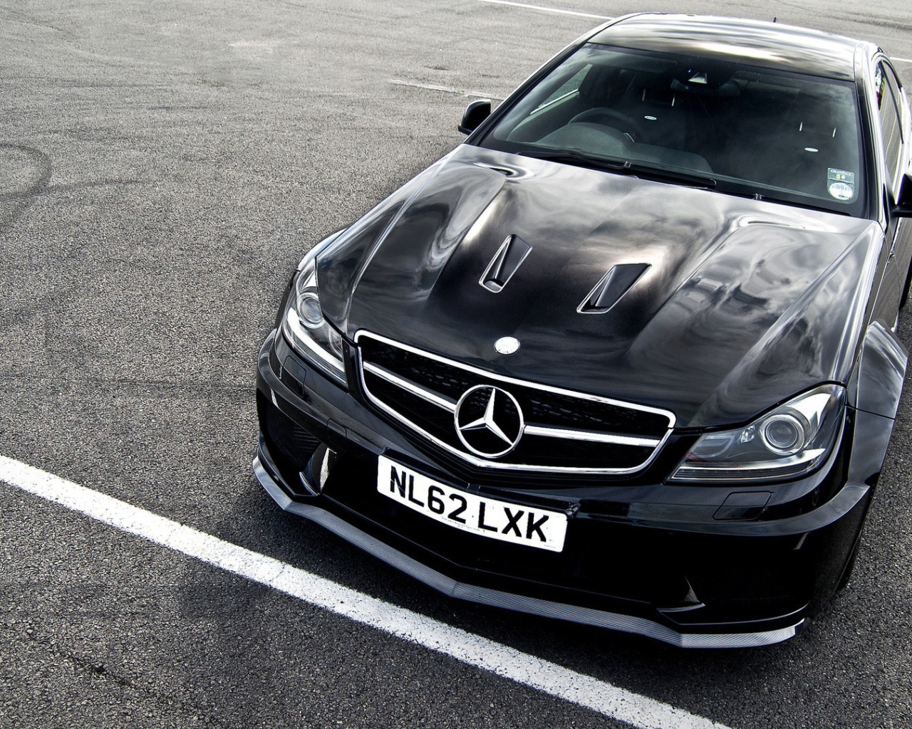 Супер автомобиль Mercedes-Benz