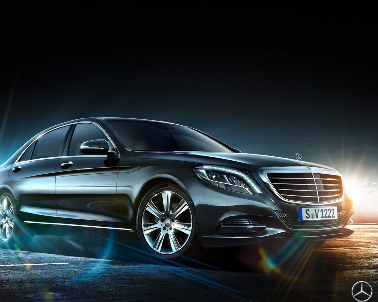 Великолепный черный Mercedes-Benz S Class