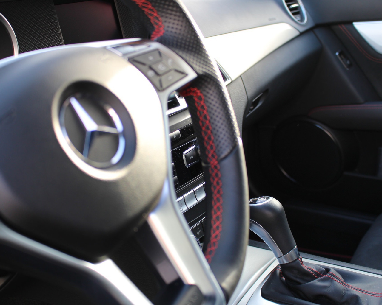 Рулевое колесо автомобиля Мерседес