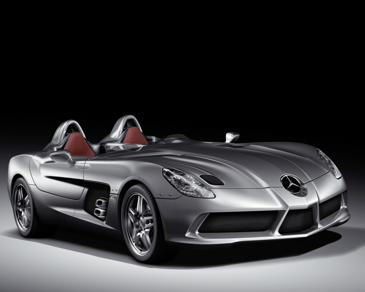 Необычный автомобиль Mercedes-Benz SLR Stirling Moss