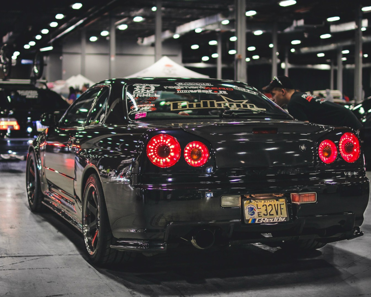 Черный Nissan Skyline GT-R