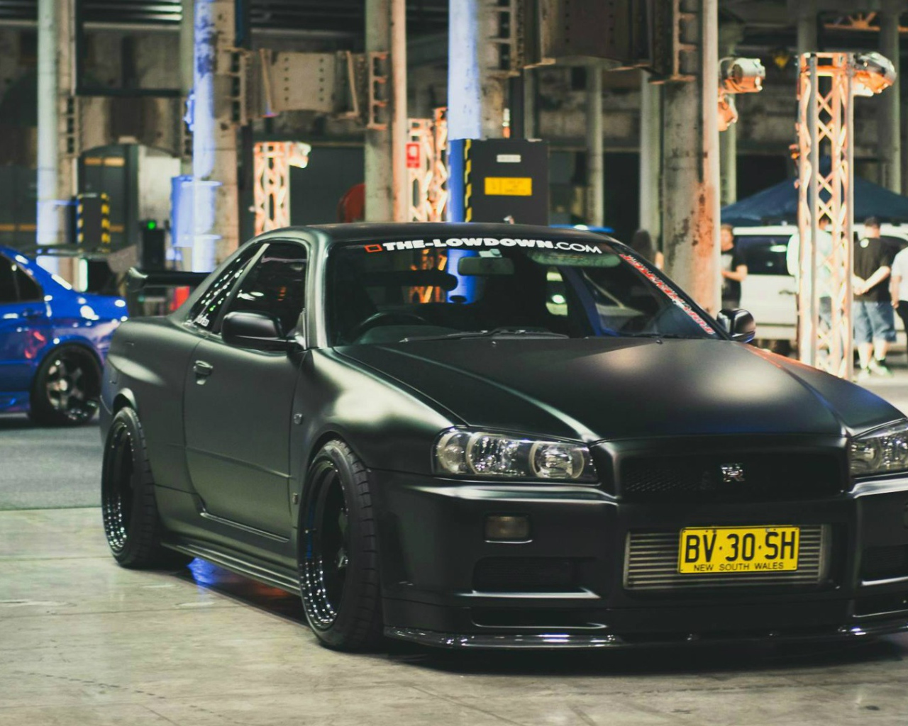 Черный Nissan Skyline GTR R34