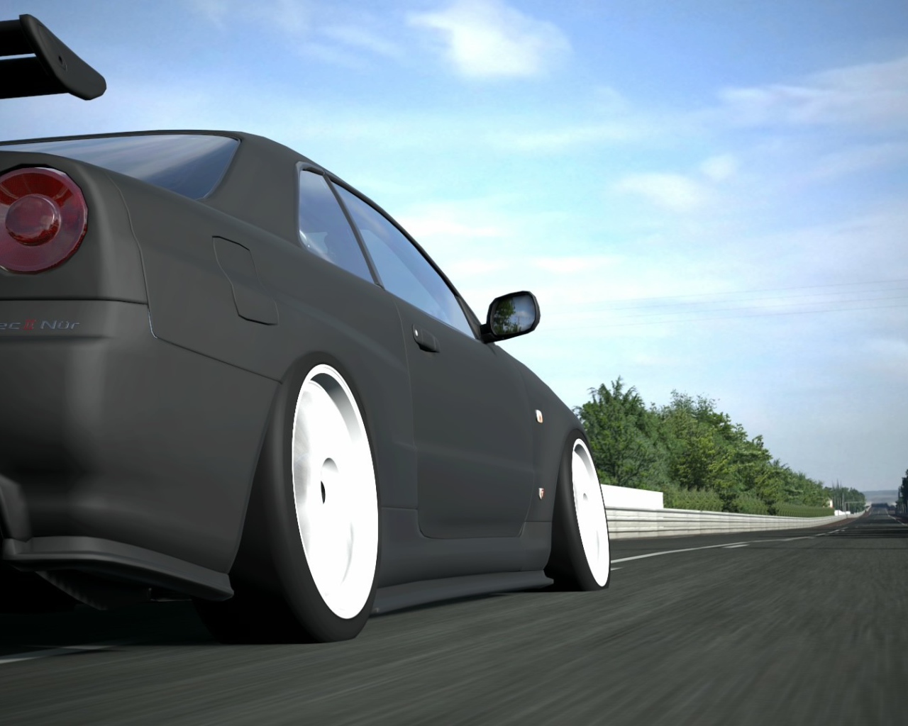 Черный тюнингованный Ниссан