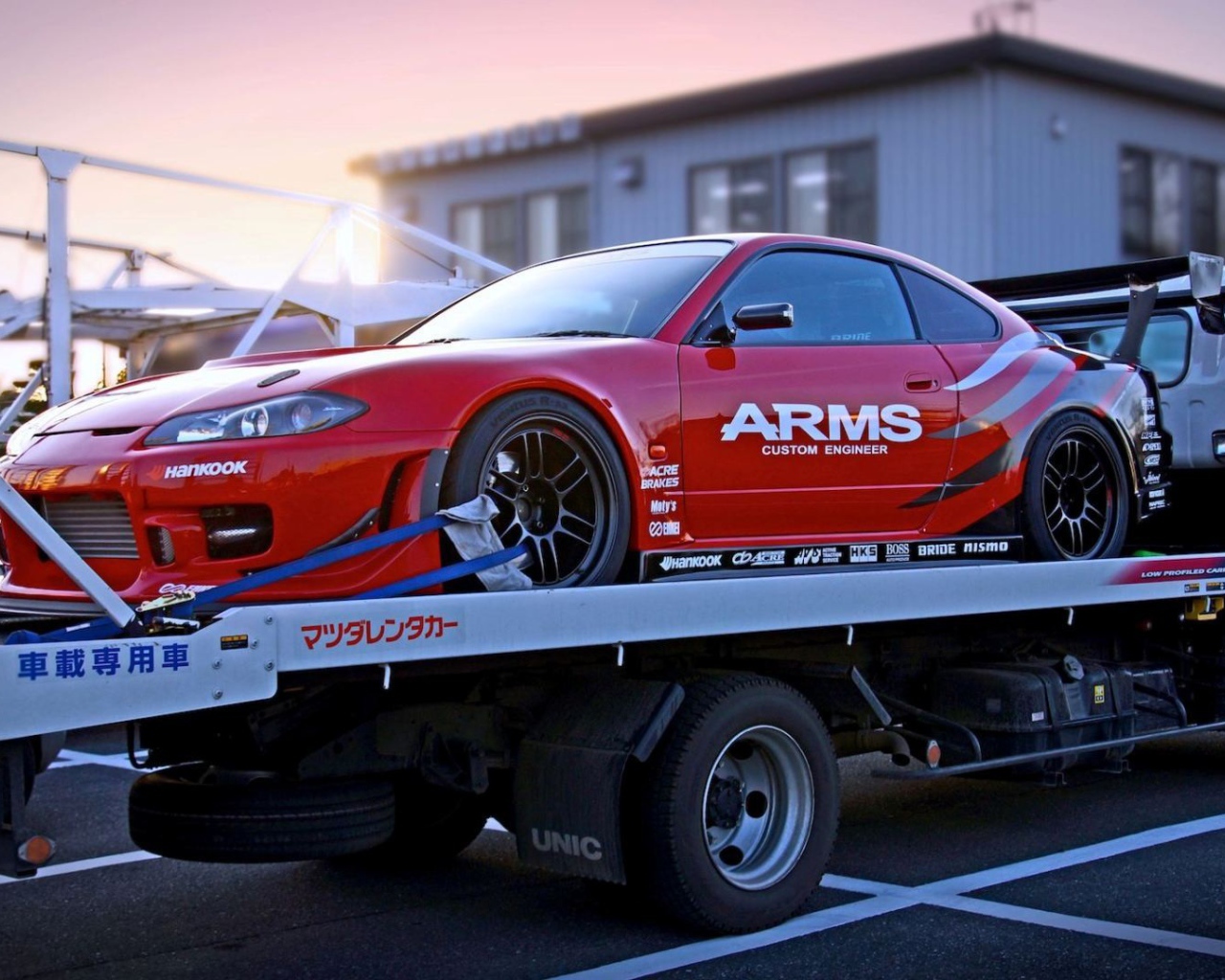 Автомобиль Nissan Silvia S15 на эвакуаторе