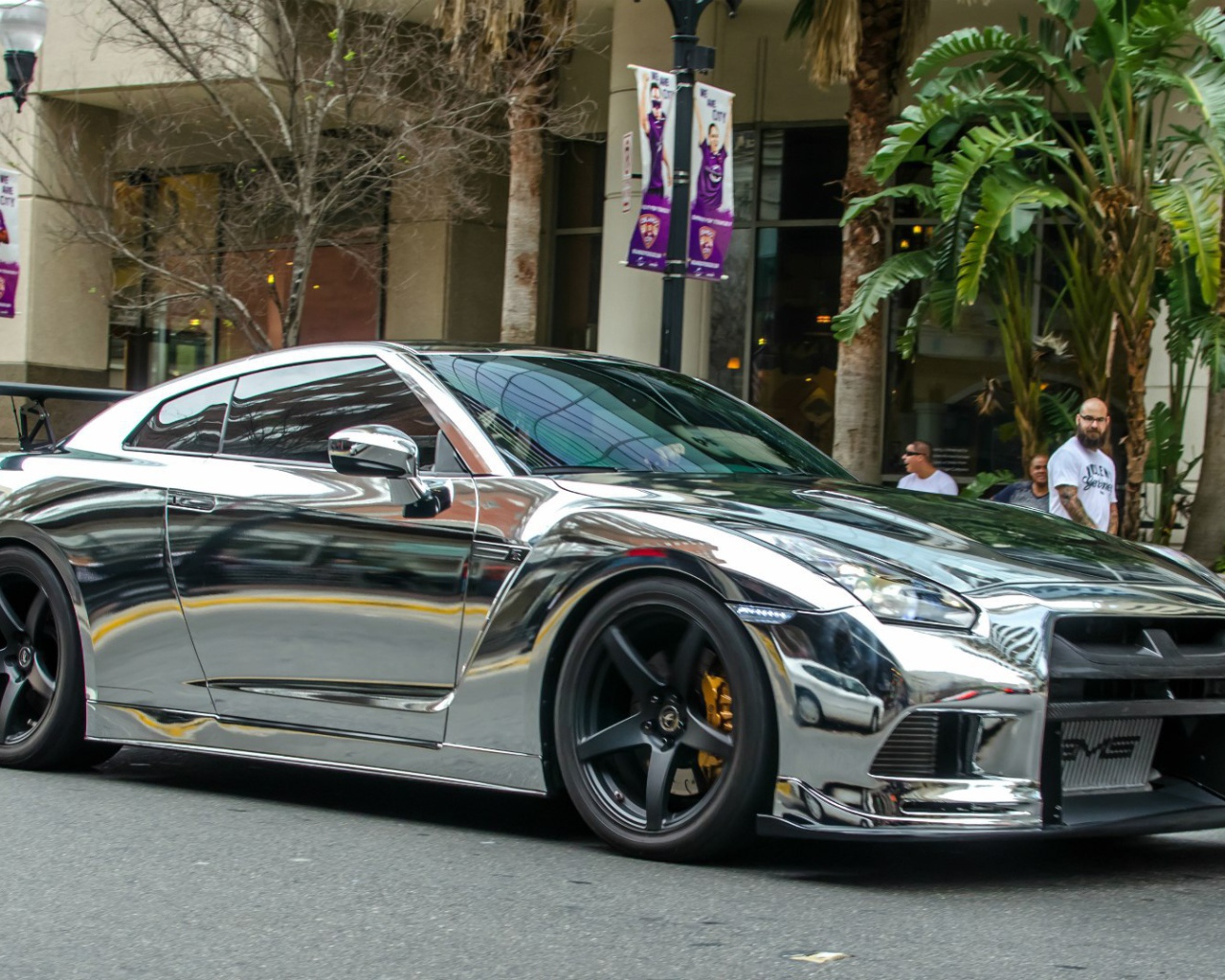 Зеркальный Nissan GT-R