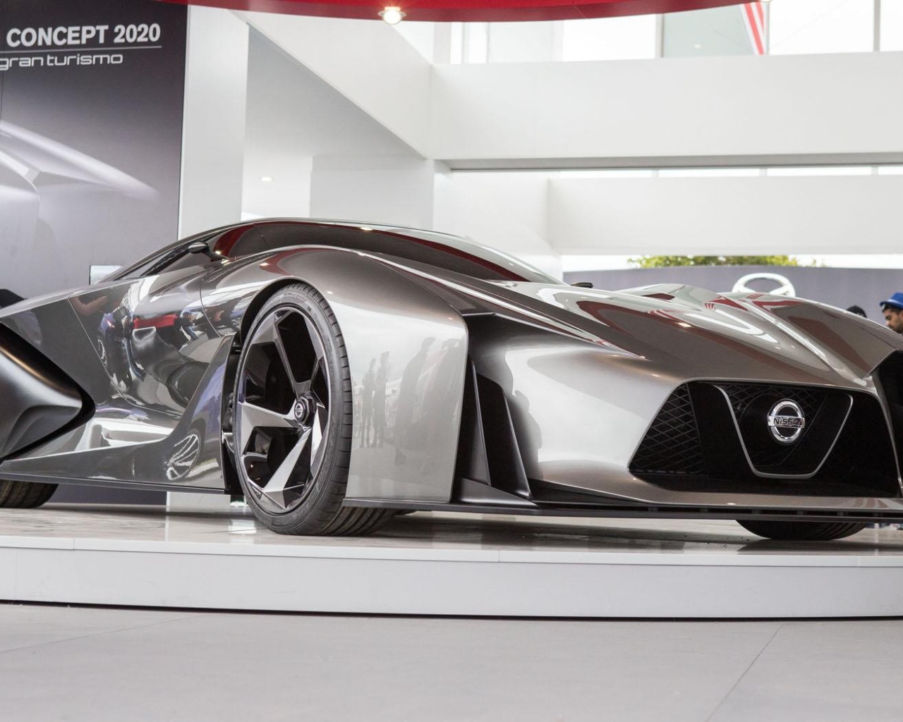 Новый автомобиль Nissan Concept 2020