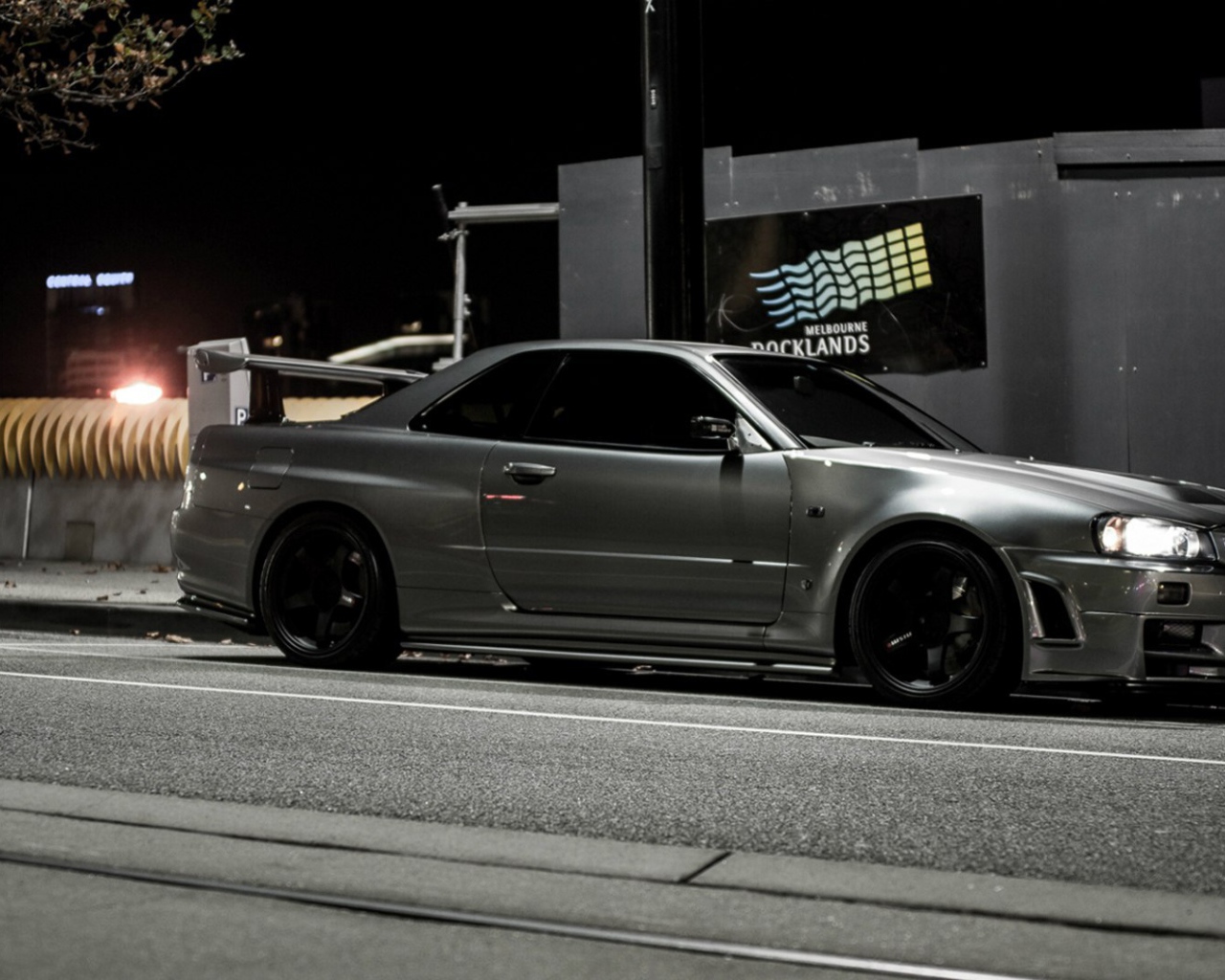 Nissan Skyline GTR R34 на улице