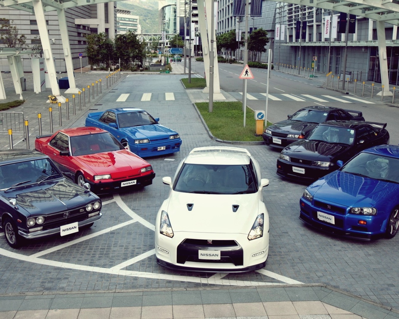 Автомобили Ниссан разных поколений