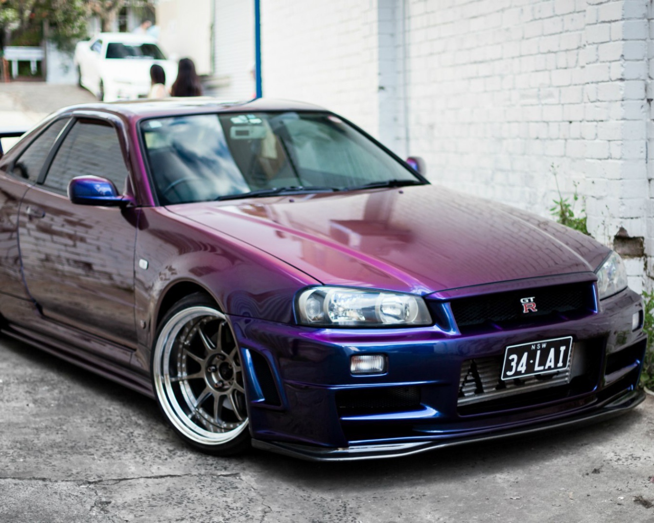 Фиолетовый Nissan Skyline GT-R