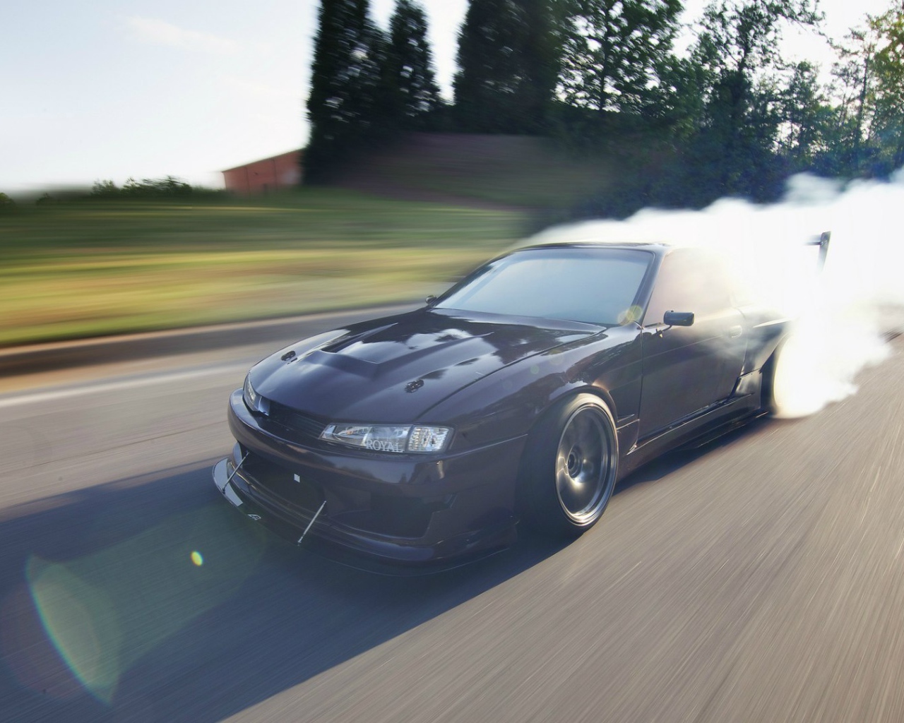 Дымящийся Nissan Silvia S14 240SX