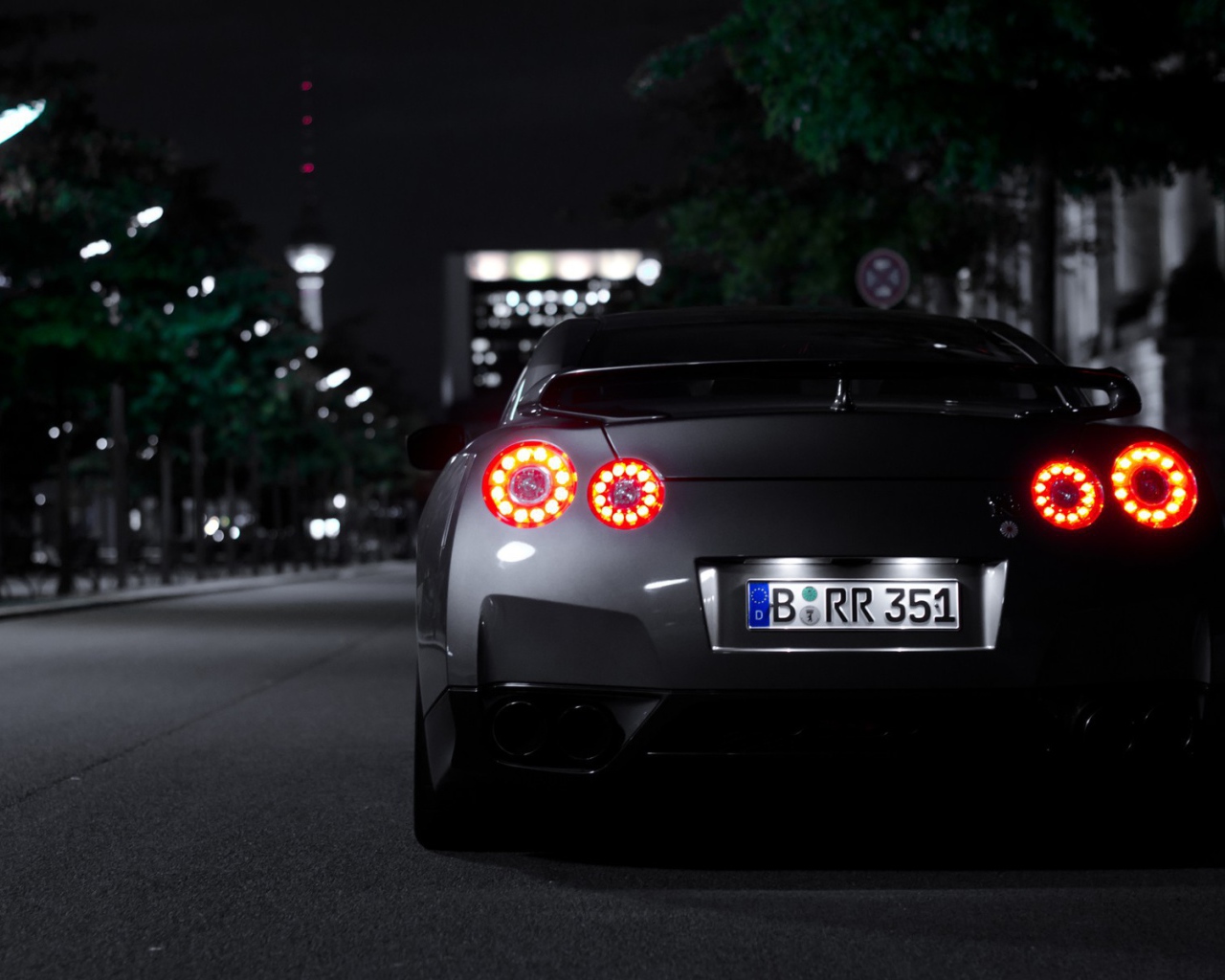 Стоп сигналы автомобиля Ниссан