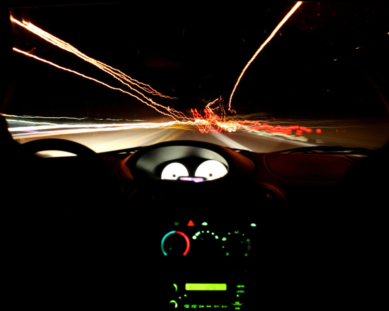 Ночной вид из кабины автомобиля