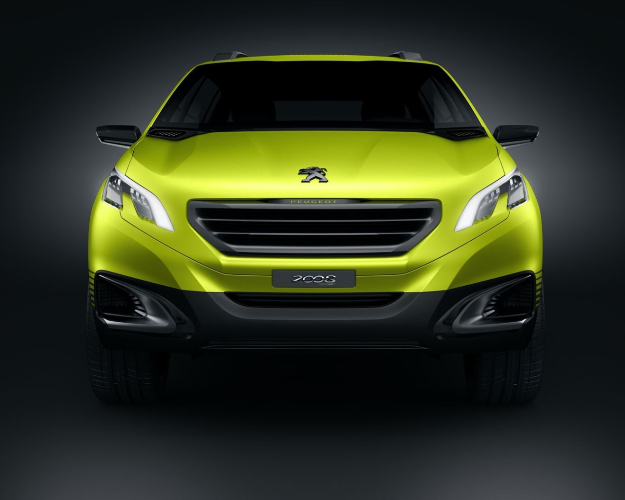 Желтый Peugeot 2008 на сером фоне