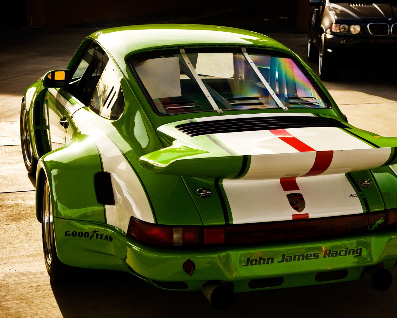 Автомобиль Porsche 911 для уличных гонок