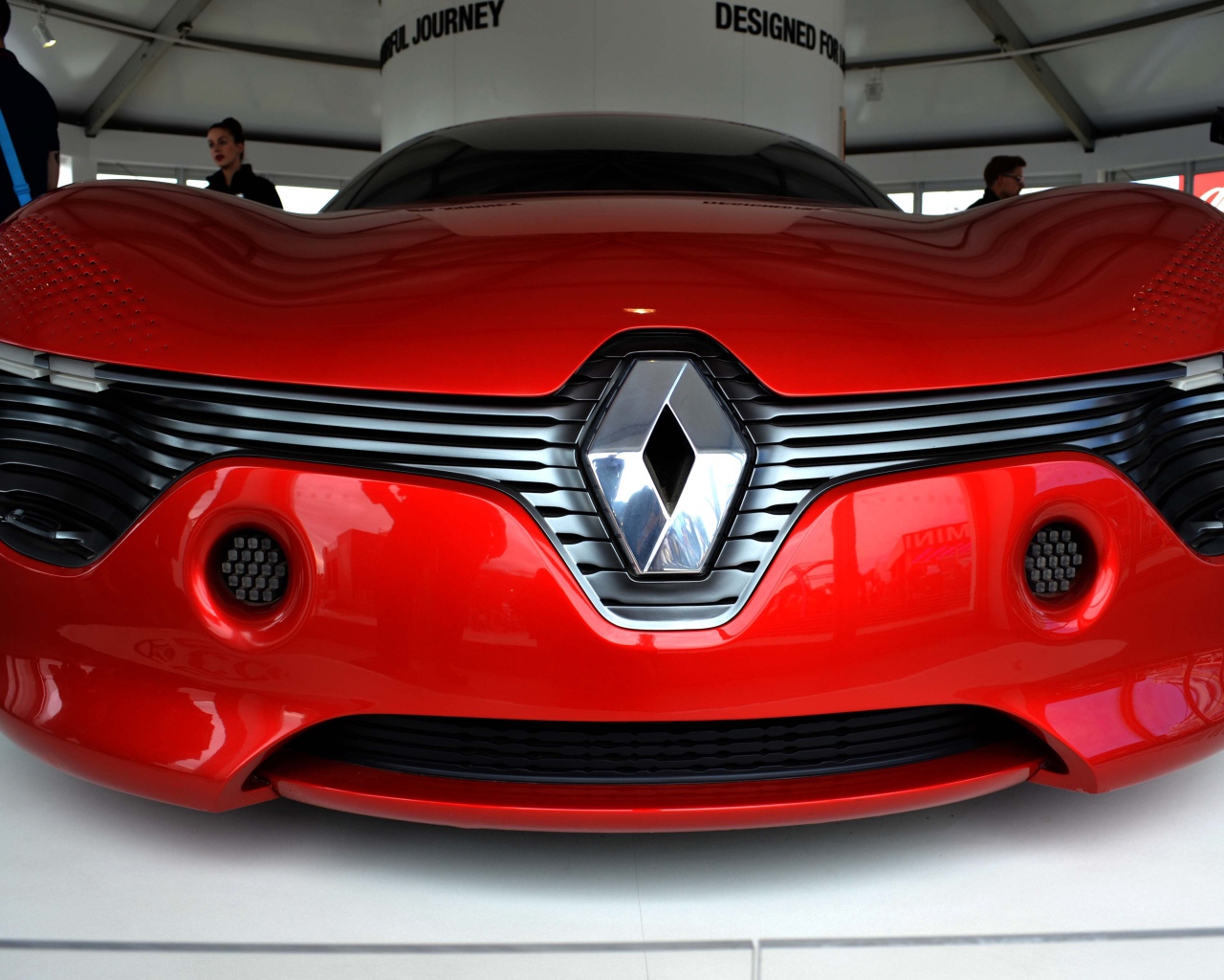 Прототип электроавтомобиля Renault DeZir