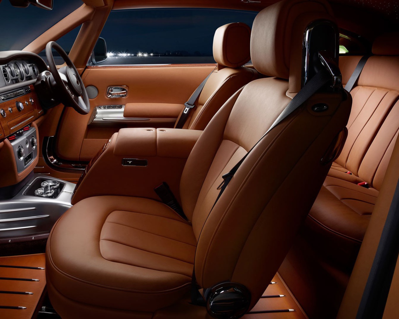 Коричневый кожаный салон Rolls-Royce Phantom