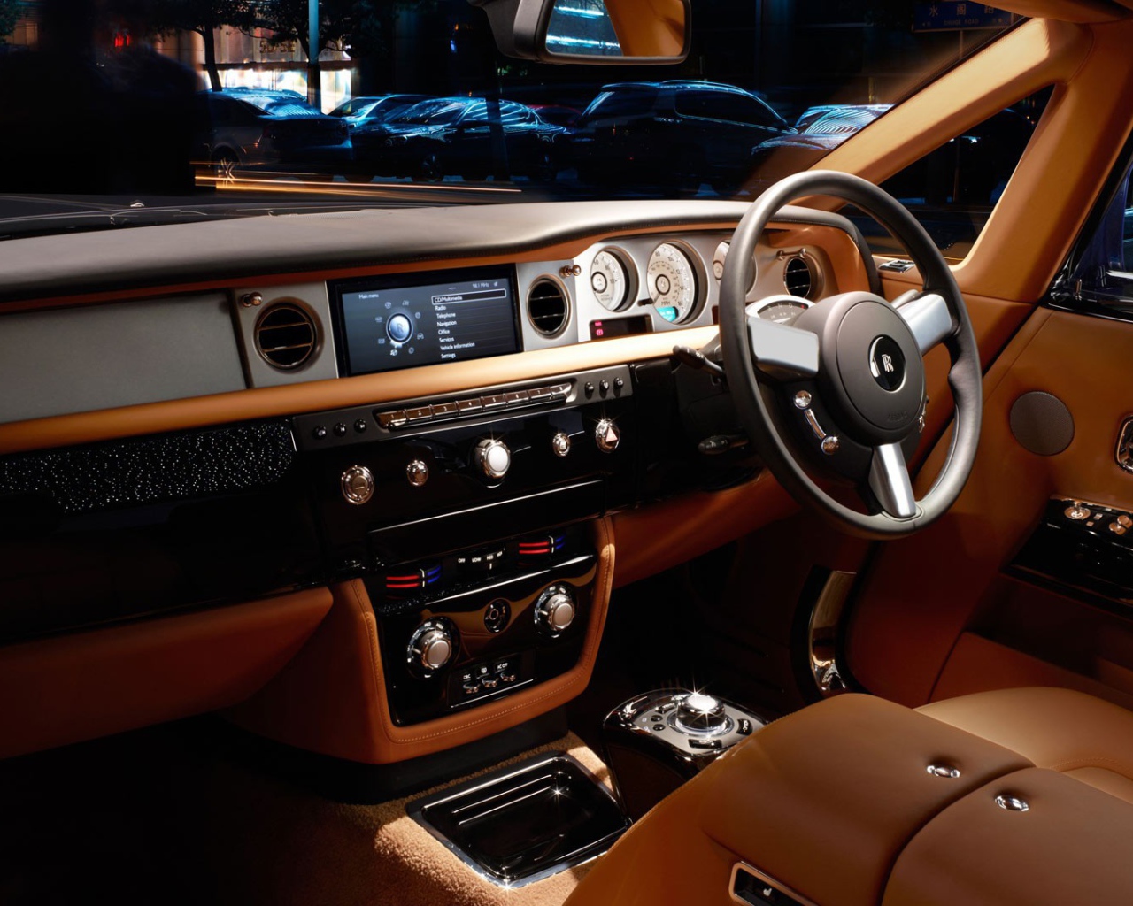 Руль справа в автомобиле Rolls-Royce Phantom