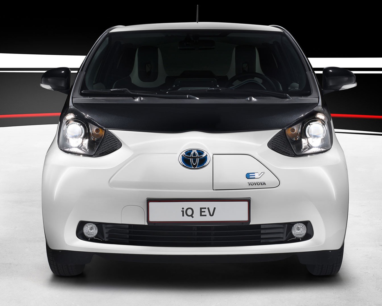 Электро автомобиль Toyota IQ
