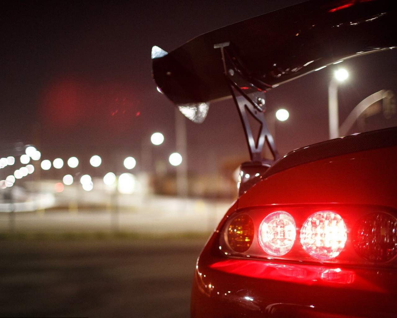 Стоп сигнал красной Toyota Supra