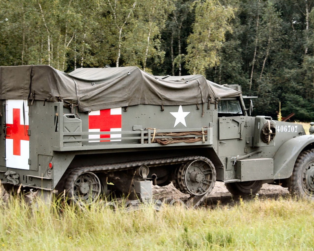 Медицинский военный автомобиль