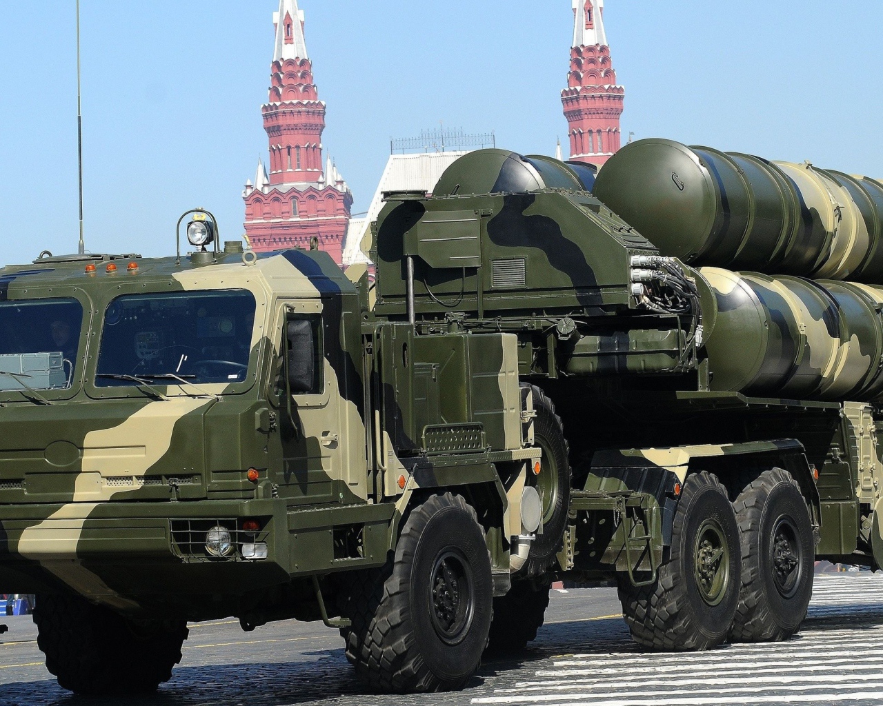 Ракетные комплексы на параде в Москве