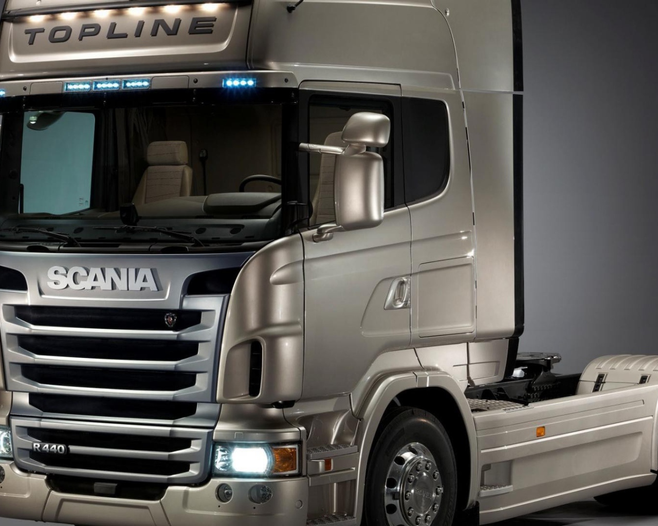 Мощный тягач Скания