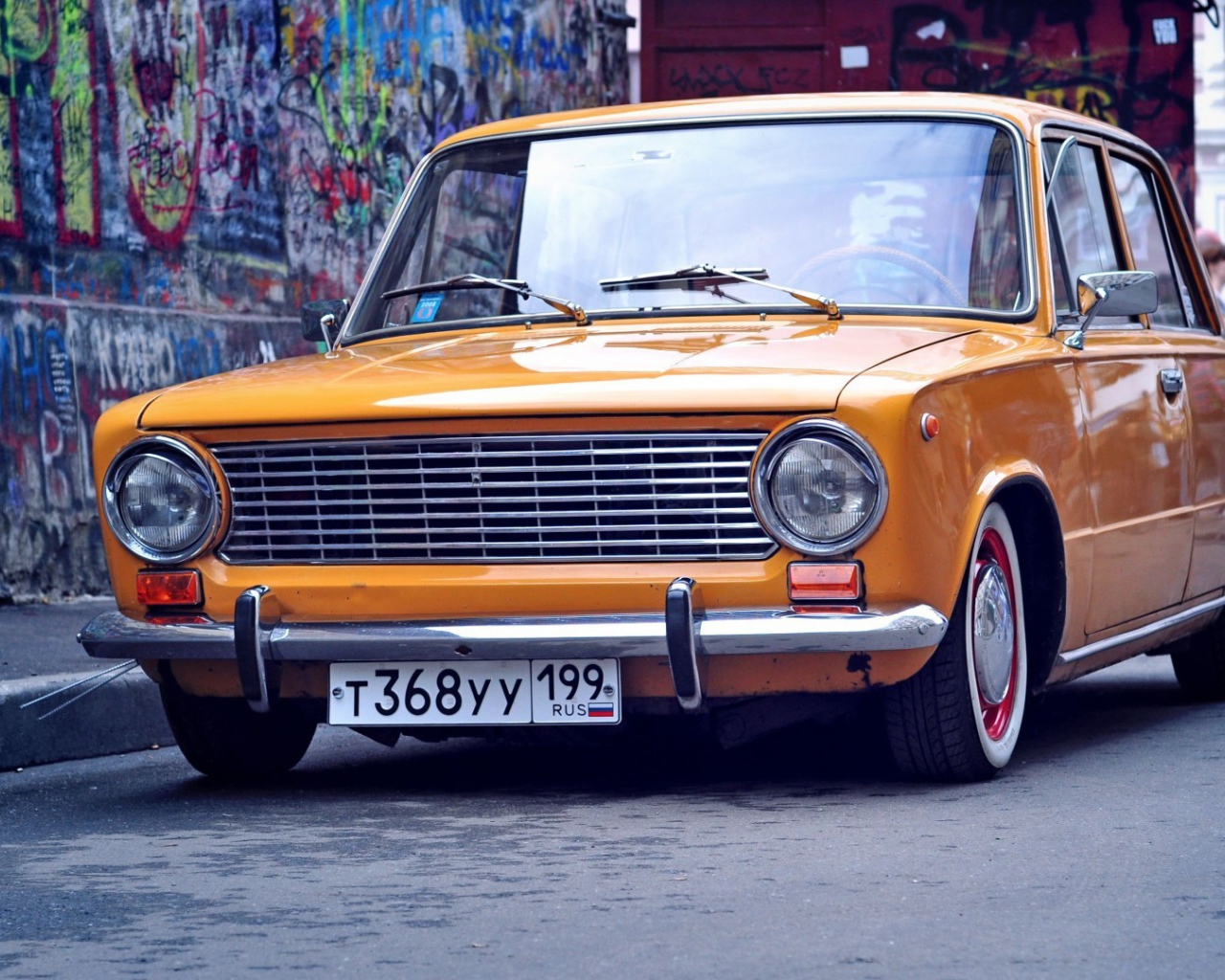 Оранжевый ВАЗ Копейка