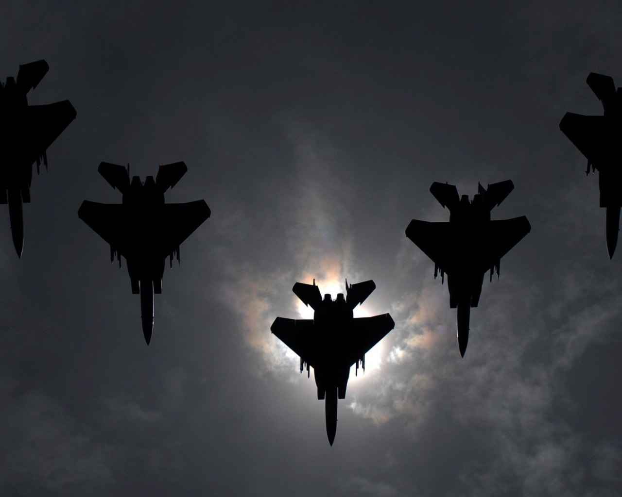 Отряд из пяти истребителей Ф-15