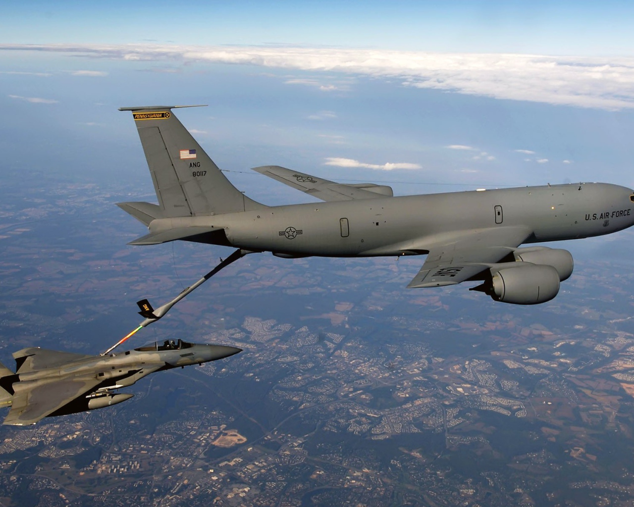 Дозаправка в воздухе самолета F-15 Eagle