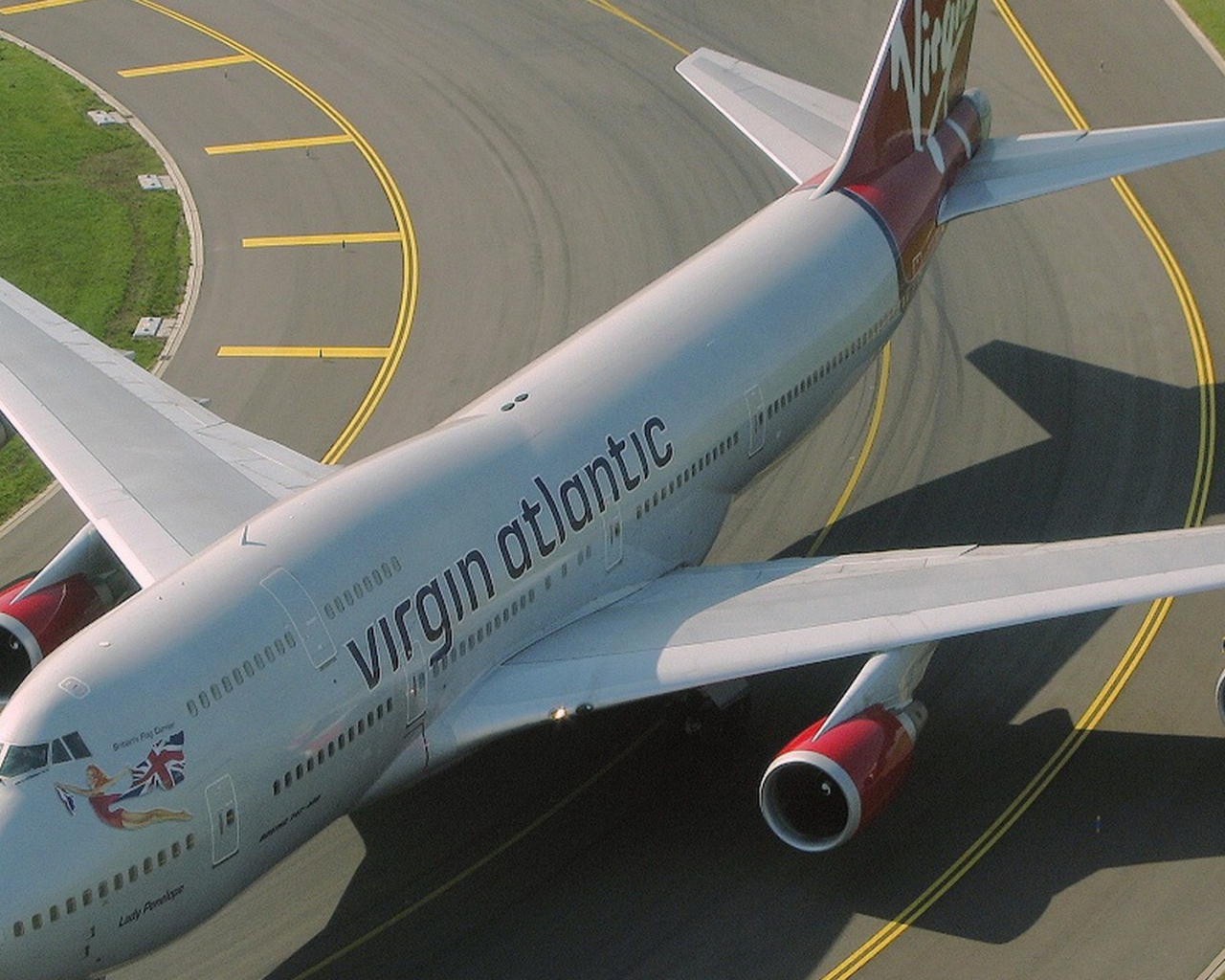 Пассажирский самолет Вирджин Атлантик
