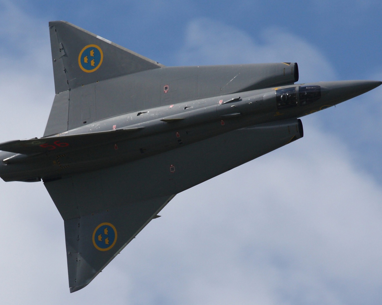 Черный самолет Saab 35 Draken