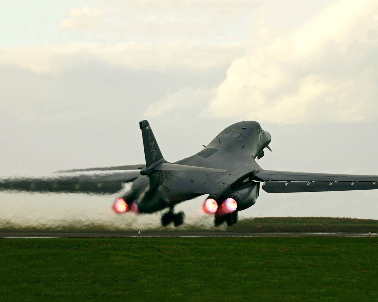 Бомбардировщик B-1B Lancer