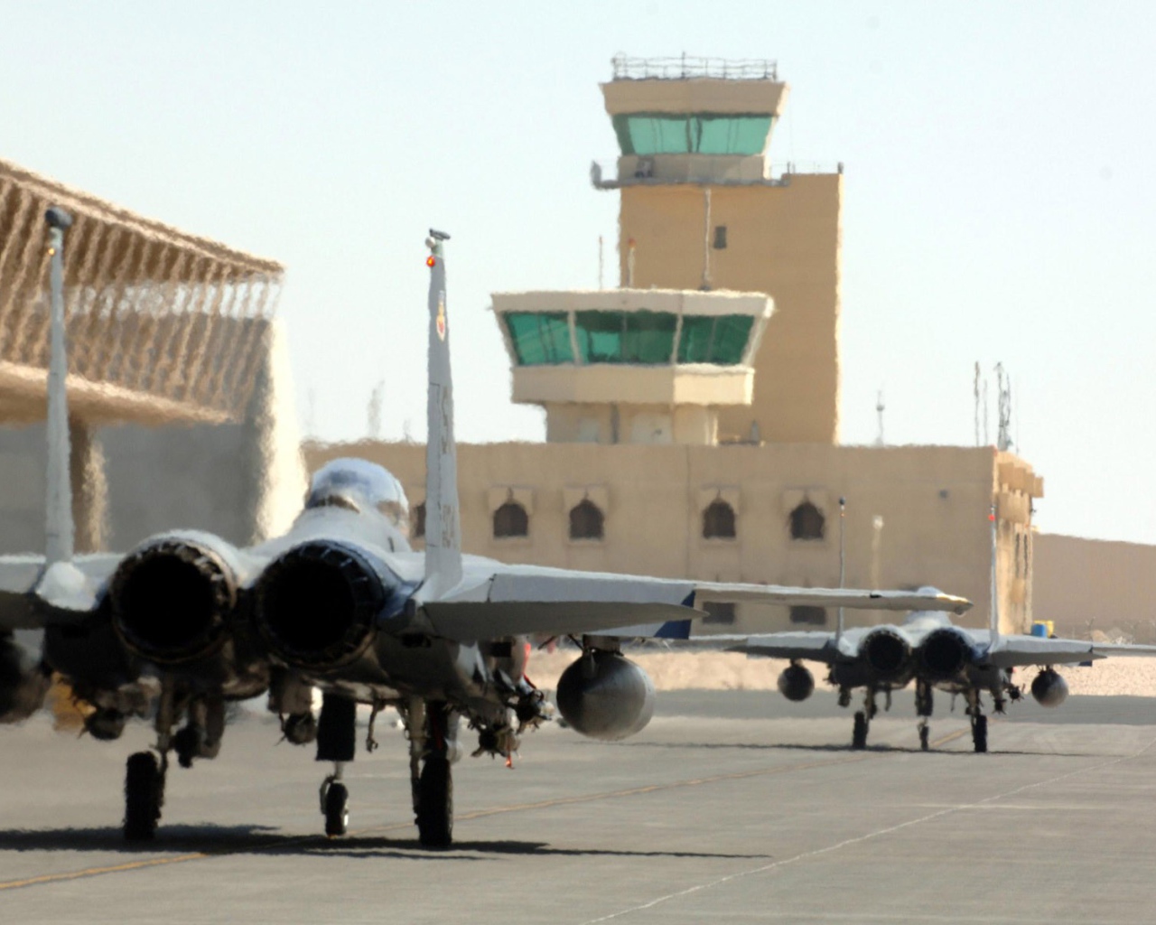 F-15 Eagle на военной базе