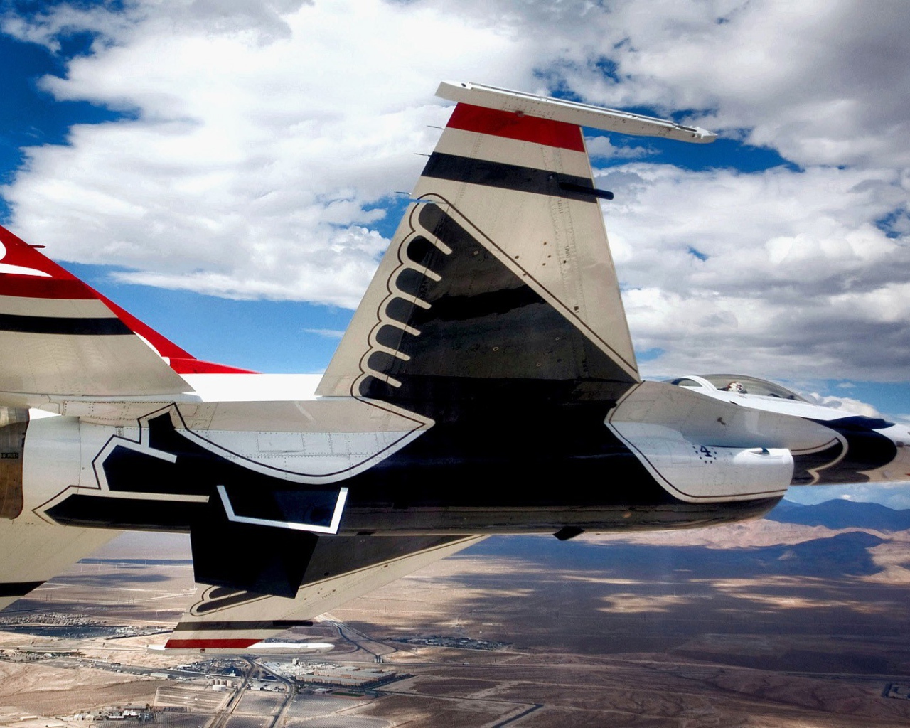 Истребитель Ф-16 Сокол