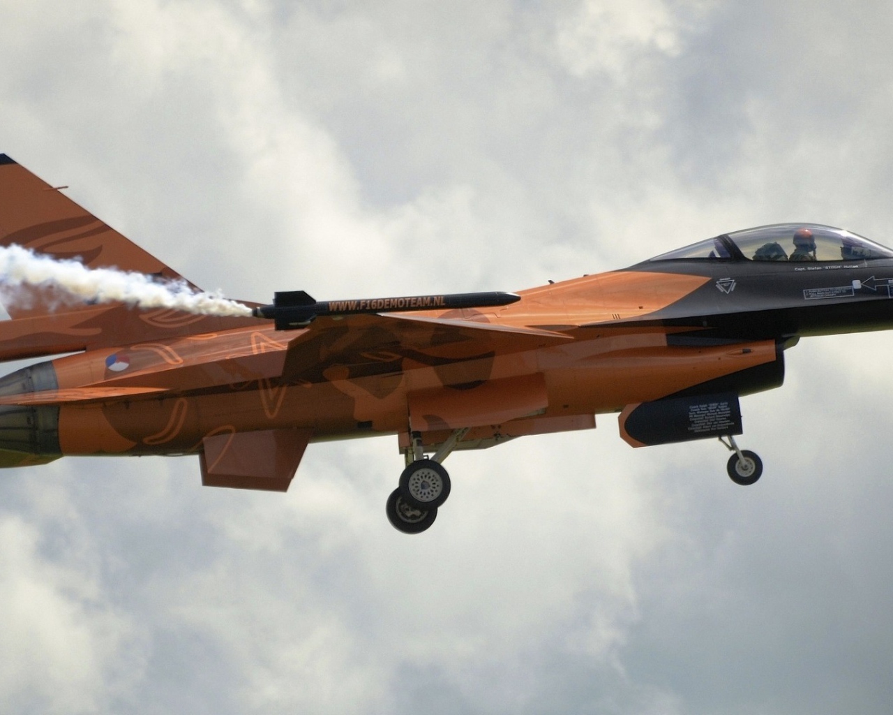 Истребитель королевских ВВС Нидерландов