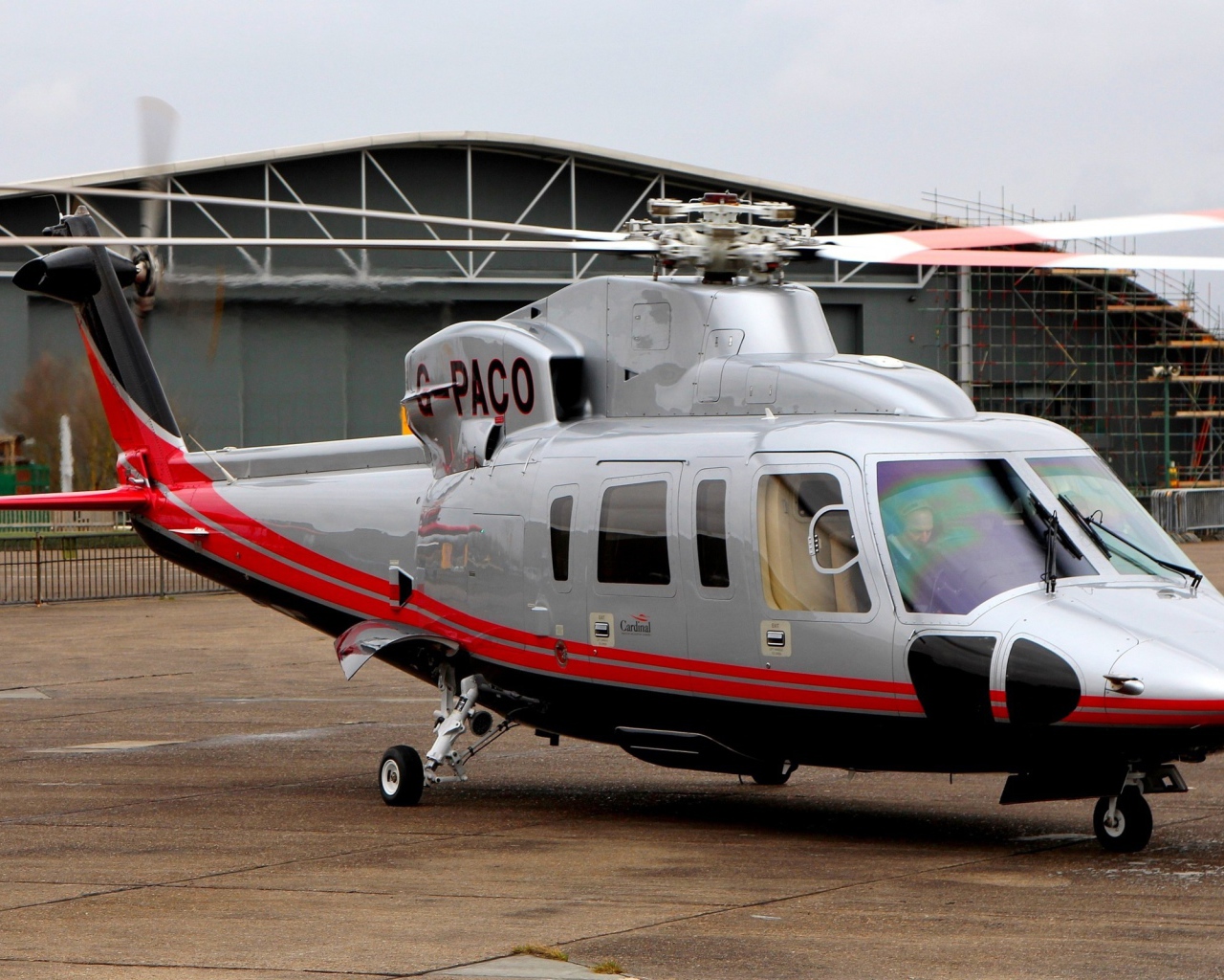 Легкий вертолет для полетов в городе