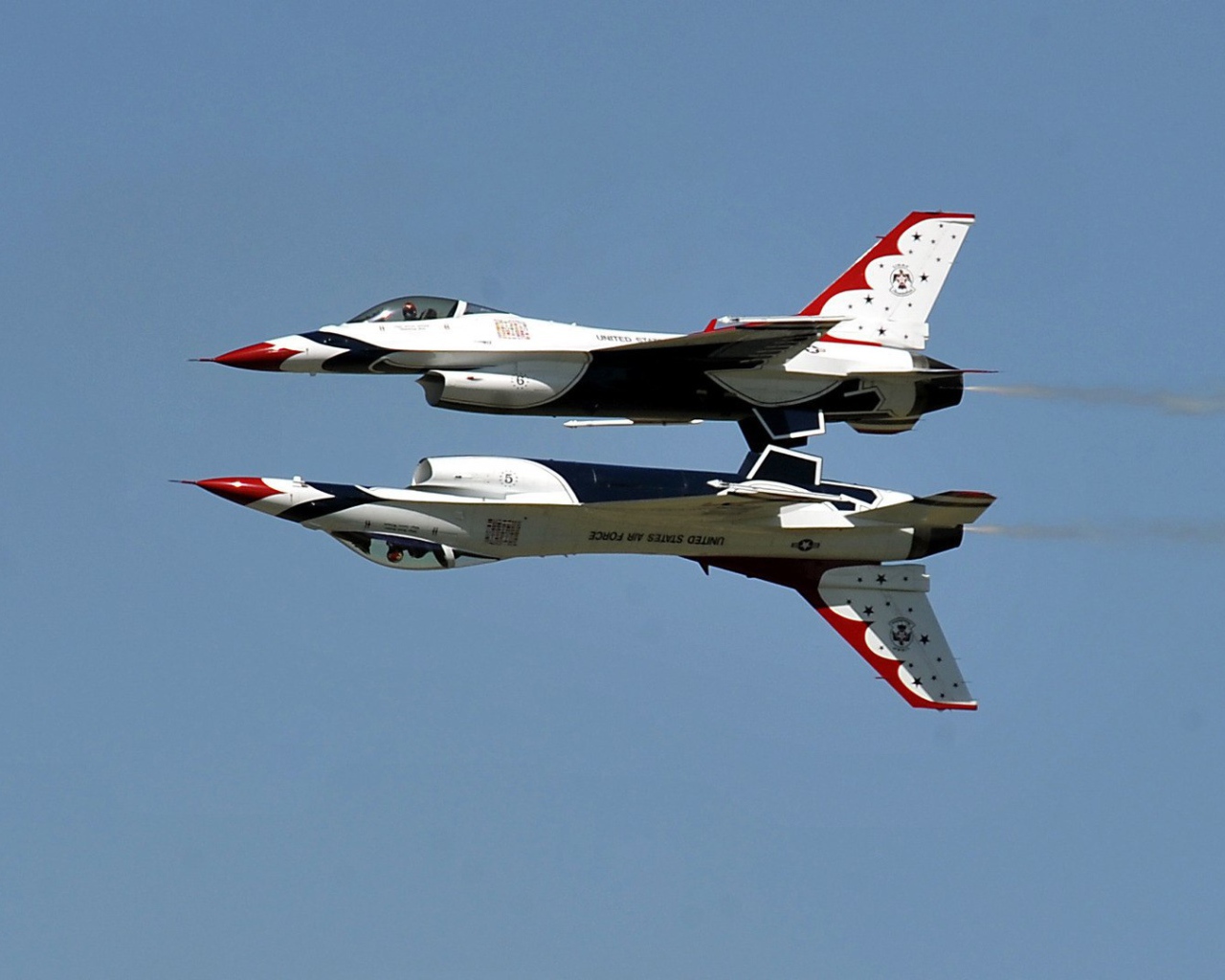 Зеркальный полет истребителей