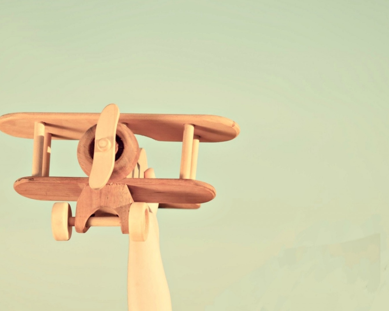 Модель самолета из дерева