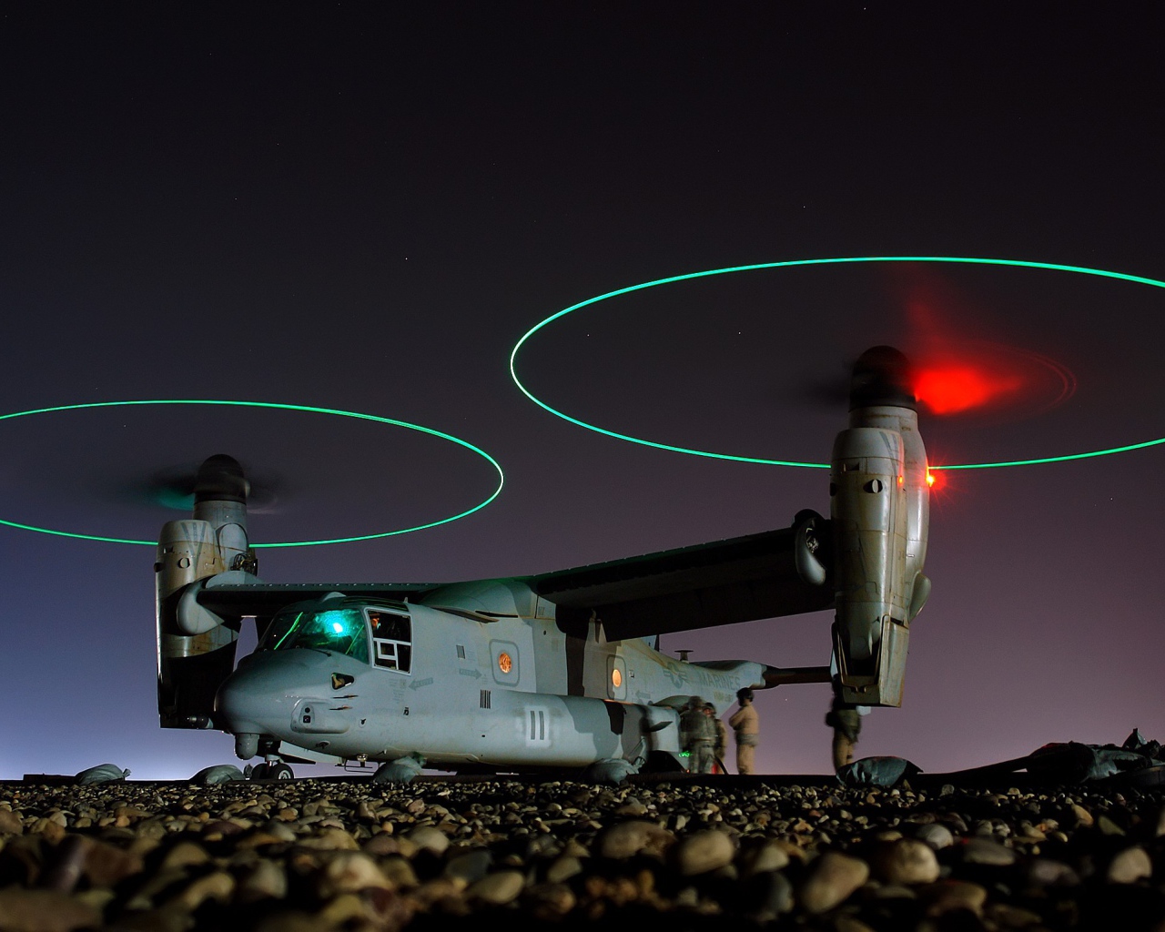 Неоновые лопасти вертолета